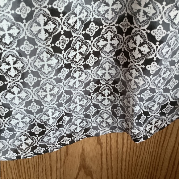 🍉Ripe blouse, L, notch at collar, white, lt & dk grey, EUC - Picture 3 of 6